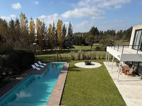 CASA EN VENTA TERRAVISTA 4 DORMS PLAYROOM LOTE INTERNO