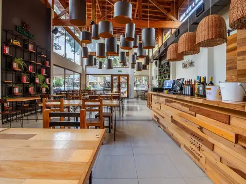 Local Comercial y Fondo de Comercio en Costa Del Este en Venta