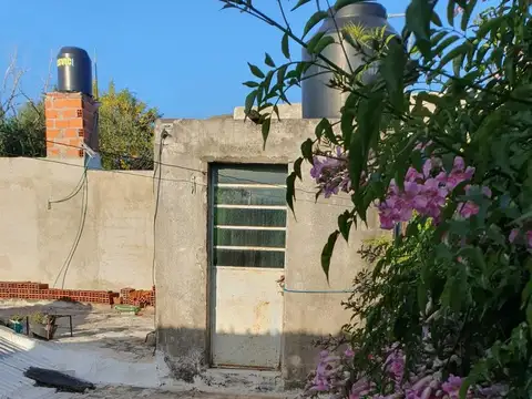 Casa 7 ambientes con 1 baño