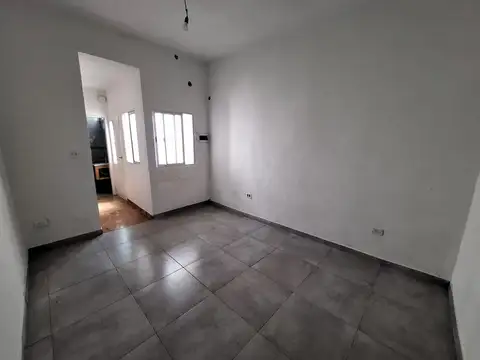 DPTO. 2 AMB., POR PASILLO (21 M2), C/PEQUEÑO PATIO/LAVADERO