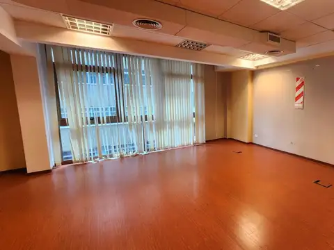 Oficina 3 ambientes con 2 baños