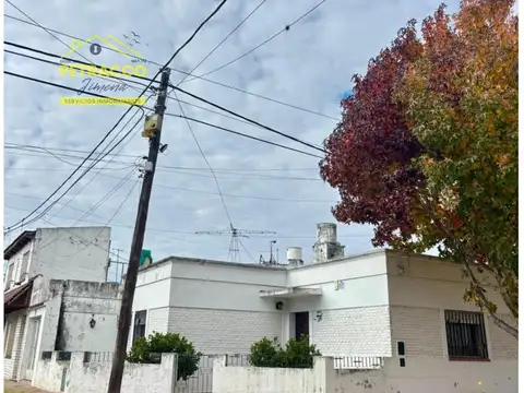 Casa el frente de 2 dormitorios en venta
