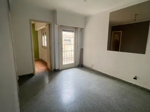DEPTO 2 AMB PISO 1 POR ESCALERA EN FLORES