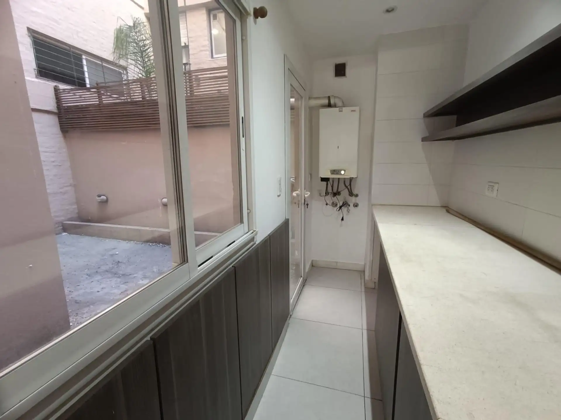 VENTA | PERMUTA - Departamento 2 dormitorios con cochera y balcón. APTO CRÉDITO.