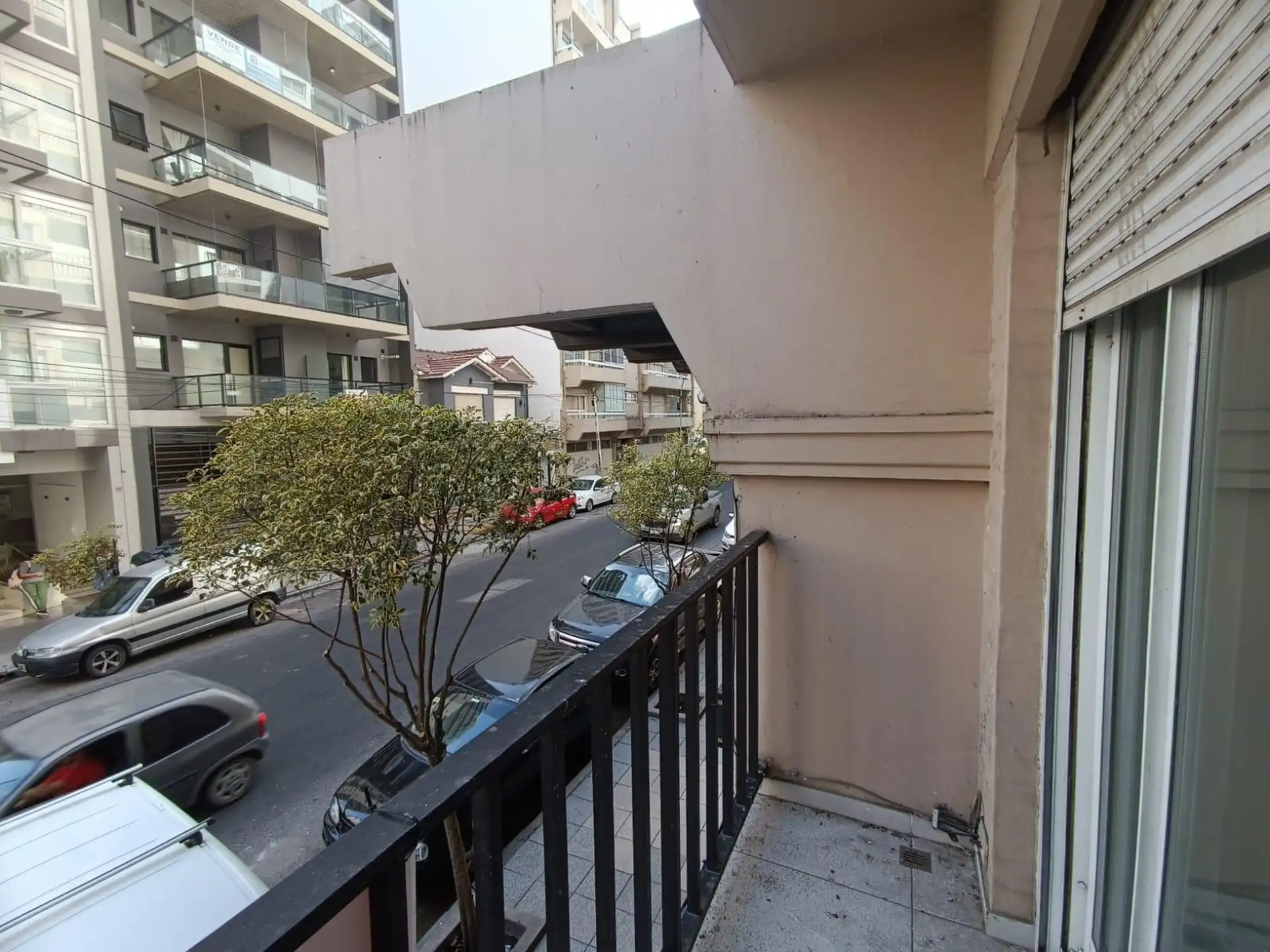 VENTA | PERMUTA - Departamento 2 dormitorios con cochera y balcón. APTO CRÉDITO.
