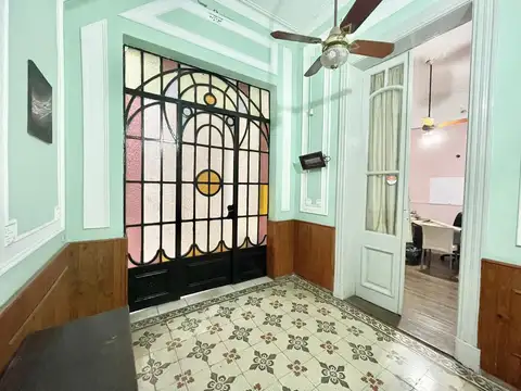 VENTA CASONA ANTIGUA - 8 AMBIENTES- IDEAL INSTITUCIONES/COMERCIOS- Bv OROÑO 500