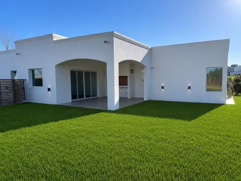 Casa  en Venta en San Ramón, Pilar del Este, Pilar
