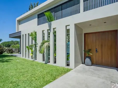 Casa 7 ambientes con 5 baños