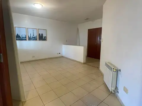 Casa 8 ambientes con 2 baños