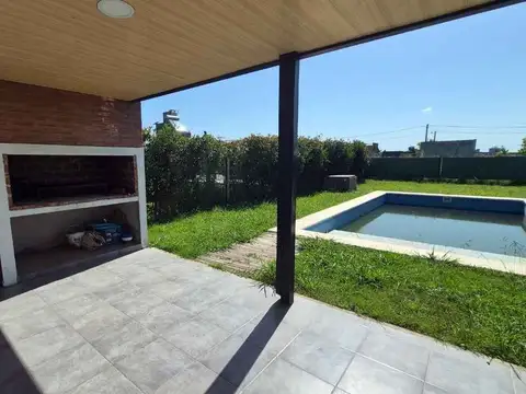 Casa 3 ambientes con 2 baños