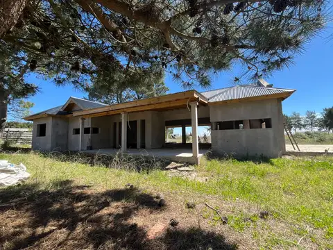 Cod 299 – CASA A TERMINAR EN VENTA – LA HERRADURA, PINAMAR