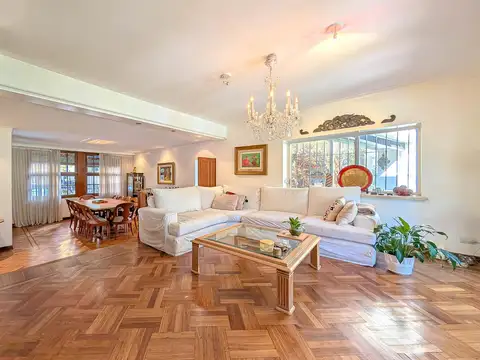 Casa 6 ambientes con 8 baños