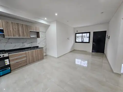 Departamento venta 3 amb patio coch Los Polvorines