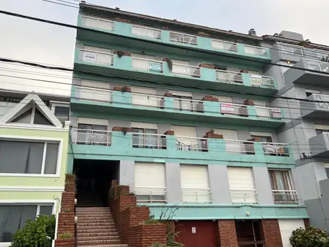 DEPARTAMENTO DOS AMBIENTES CON COCHERA FRENTE AL MAR