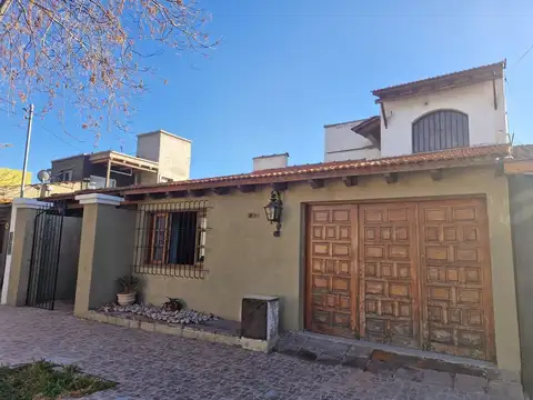 CASA EN VENTA B° SEMIPRIVADO AMANECER DE ORO