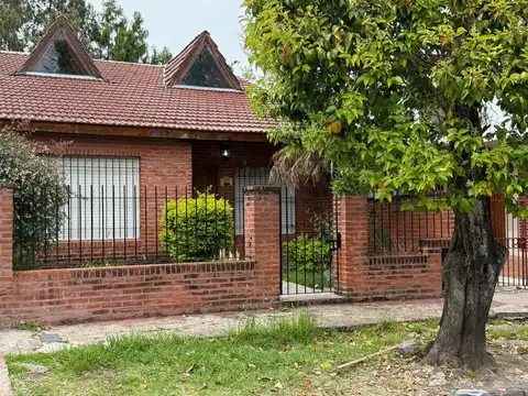 CASA DE 3 AMBIENTES CON JARDIN EN VENTA EN VIRREYES, SAN FERNANDO