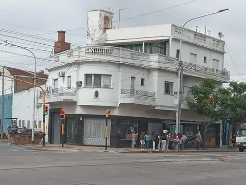 Avda. Hipolito Irigoyen 1512