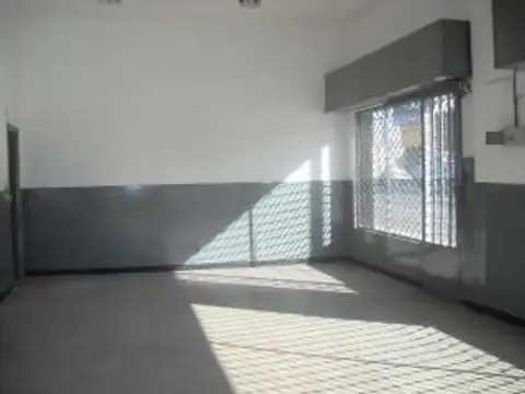 Avda. Hipolito Irigoyen 1512