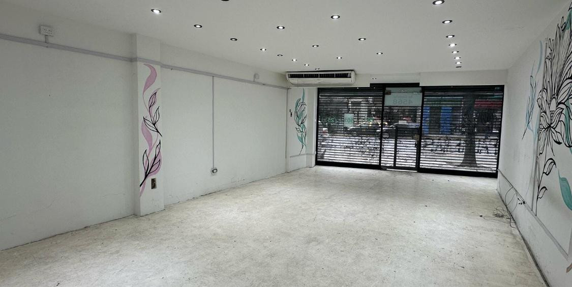 Hermoso local AV CORDOBA Y SCALABRINI ORTIZ 140 MT GRAN Vidriera AIRE ACONDICIONADO