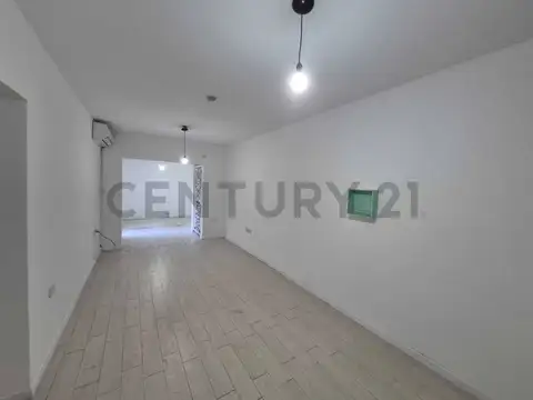 DEPARTAMENTO EN VENTA - 2 AMBIENTES CON PATIO EN MONTE GRANDE. APTO CREDITO.