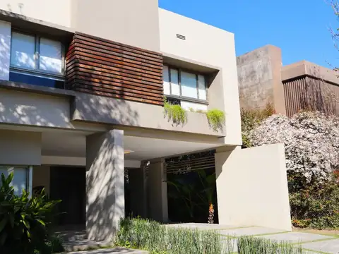 Casa en Venta en Yerba Buena, USD 397.000