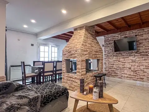 Venta de casa 3 ambientes + Departamento de 2 amb