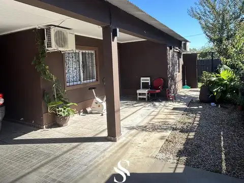 Casa 4 ambientes con 2 baños