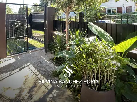 Casa en Venta con 2 cocheras