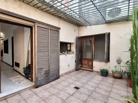 Casa 5 ambientes con 1 baño