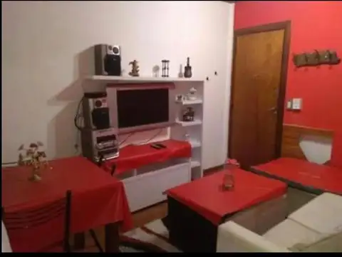 El Salvador e/ Lavalleja y Julian Álvarez