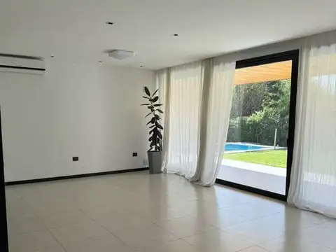 Casa en Alquiler en La Carolina, USD 2.500