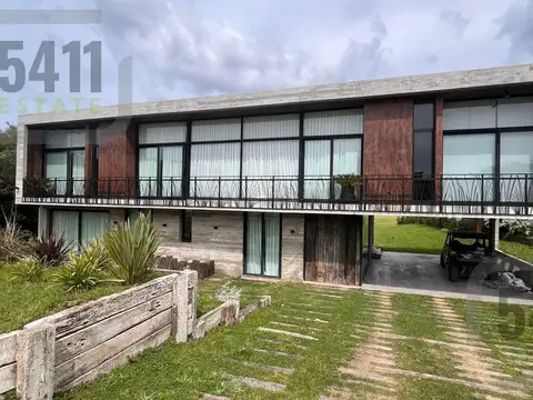 Venta Casa 6 ambientes Parque Pileta Parrilla en Barrio Ecuestre Costa Esmeralda Pinamar