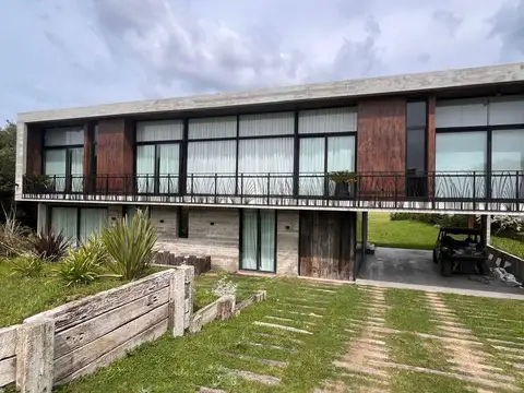Venta Casa 6 ambientes Parque Pileta Parrilla en Barrio Ecuestre Costa Esmeralda Pinamar