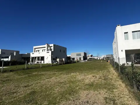 Terreno en Venta en Pilar del Este