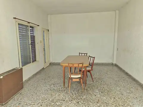 Casa 6 ambientes con 4 baños