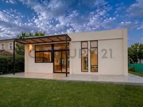 Casa 3 ambientes con 2 baños