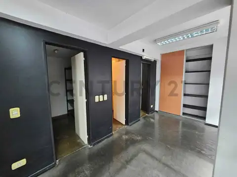 12 y 47 700, Piso 0