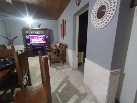 VENTA DE CASA (4 AMBIENTES) EN LAS HERAS