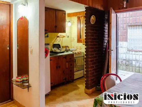 Casa 2 ambientes con 1 baño