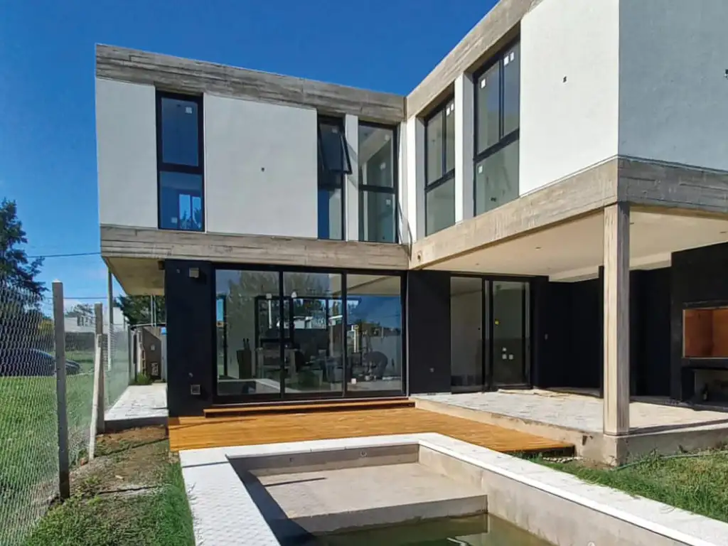 Casa 3 dormitorios con Pileta, 507 y 139 Don Carlos