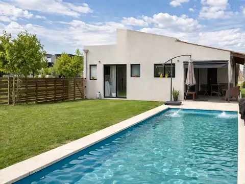 Casa 4 ambientes con 2 baños