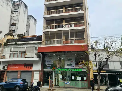 Nazca al 1800 Villa Santa Rita, Villa del Parque. Piso 6. Al frente 3/4 ambientes. 2/3 dormitorios. 2 baños. 77 m2 totales. Balcón corrido. Lavadero. Muy buen estado