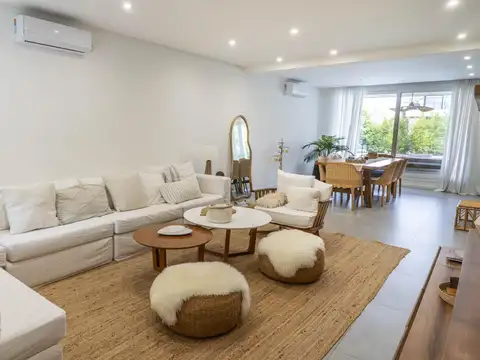 Casa en Venta con 4 cocheras