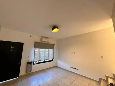 Casa en Alquiler con 1 cochera