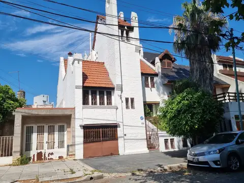 Ideal Inversión Casa en venta 5 ambientes c/cochera y pileta en Villa Devoto