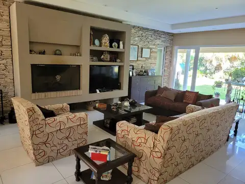 Casa 7 ambientes con 3 baños