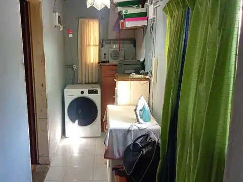 Casa 7 ambientes con 2 baños