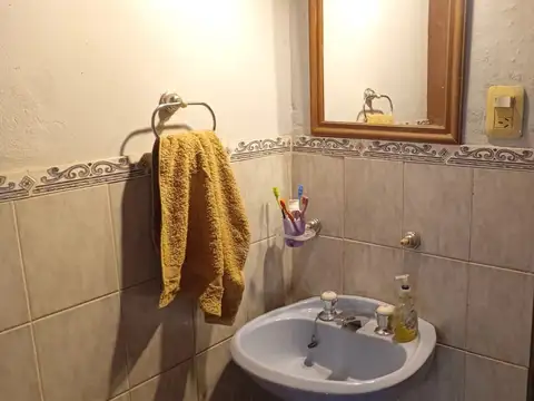 Casa 4 Dormitorios, Cochera Y Patio, Concordia