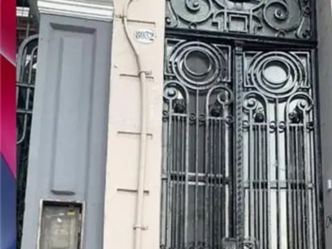 RIVADAVIA. AV 8000, Piso 1