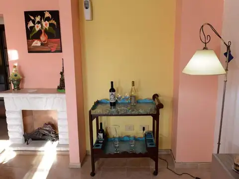 Casa 7 ambientes con 2 baños